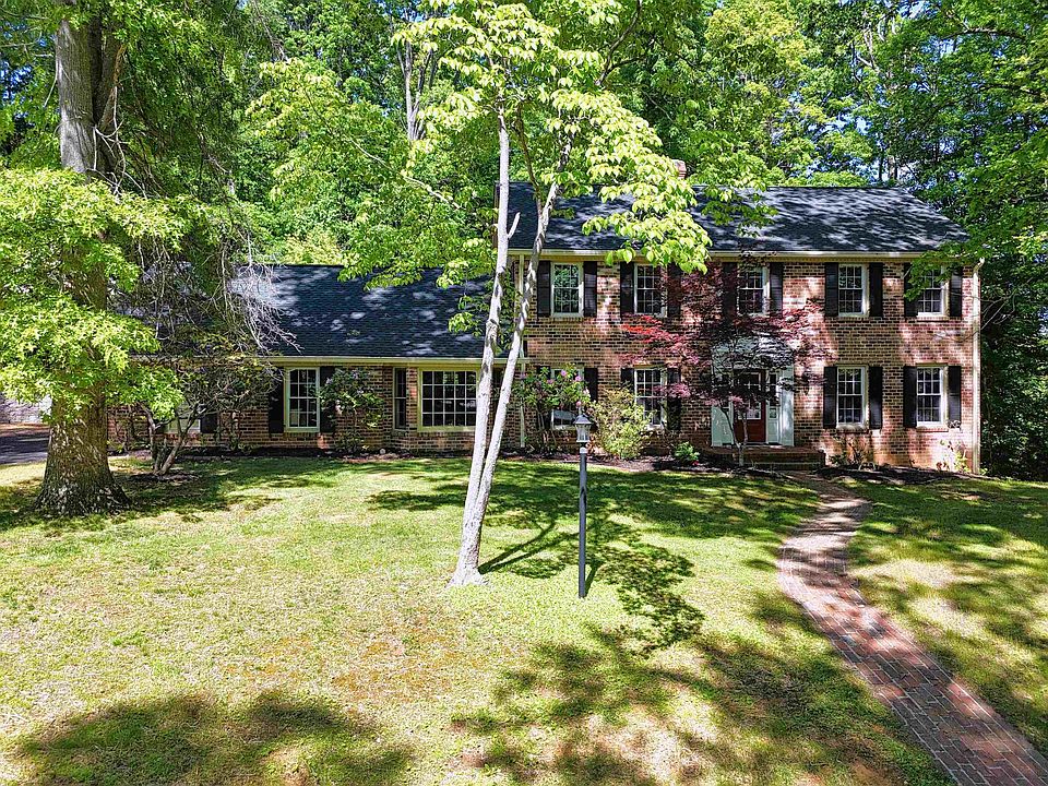 1st image of 105 Dogwood Ln