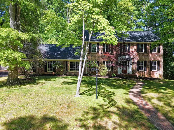 105 Dogwood Ln, Radford, VA 24141