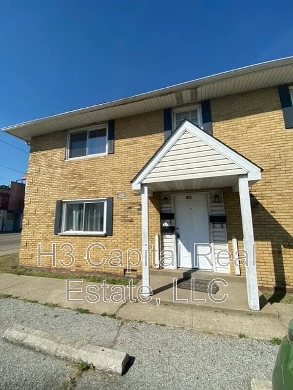 412 Madison Ave APT B photo 1