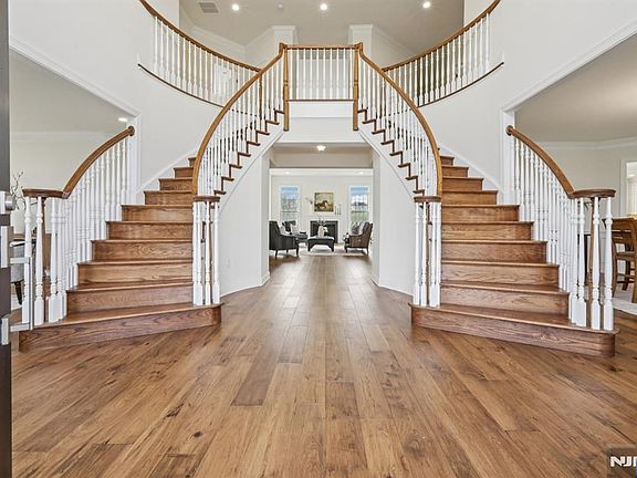 2nd image of 22 Woodmere Rd