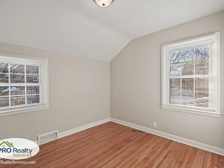 2575 17th Ave E — Photo 11