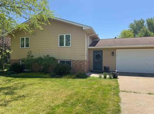 406 Monroe St, Dysart, IA 52224