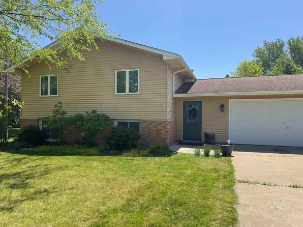406 Monroe St, Dysart, IA 52224