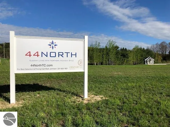 13820 S Azimuth Dr, Traverse City, MI 49684