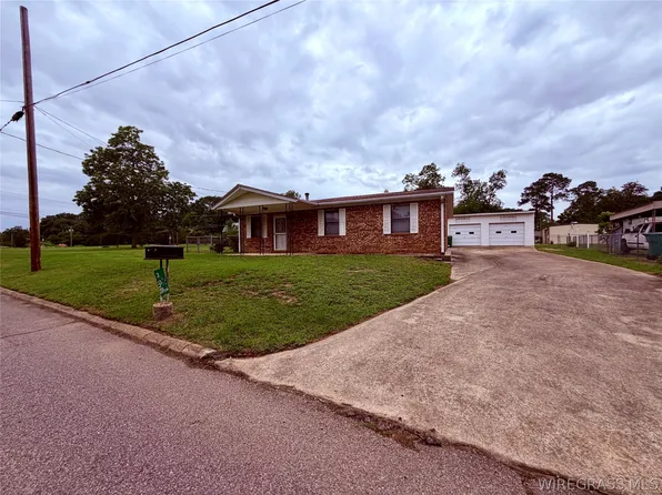 309 Pine St, Brundidge, AL 36010