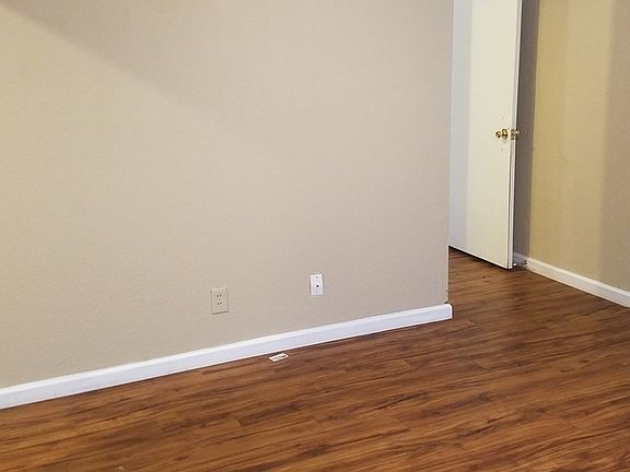 4th image of 9107 Sanger Dr #B