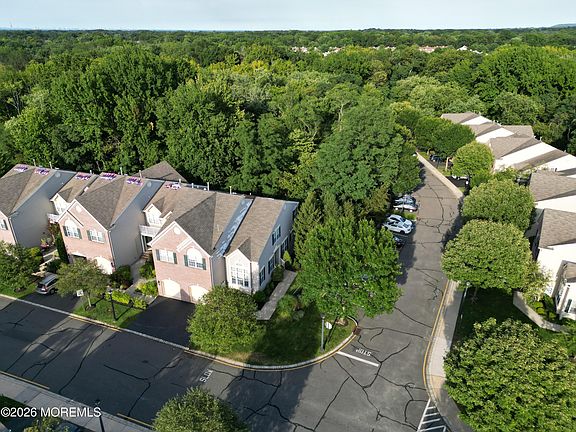 3rd image of 43 Banyan Blvd