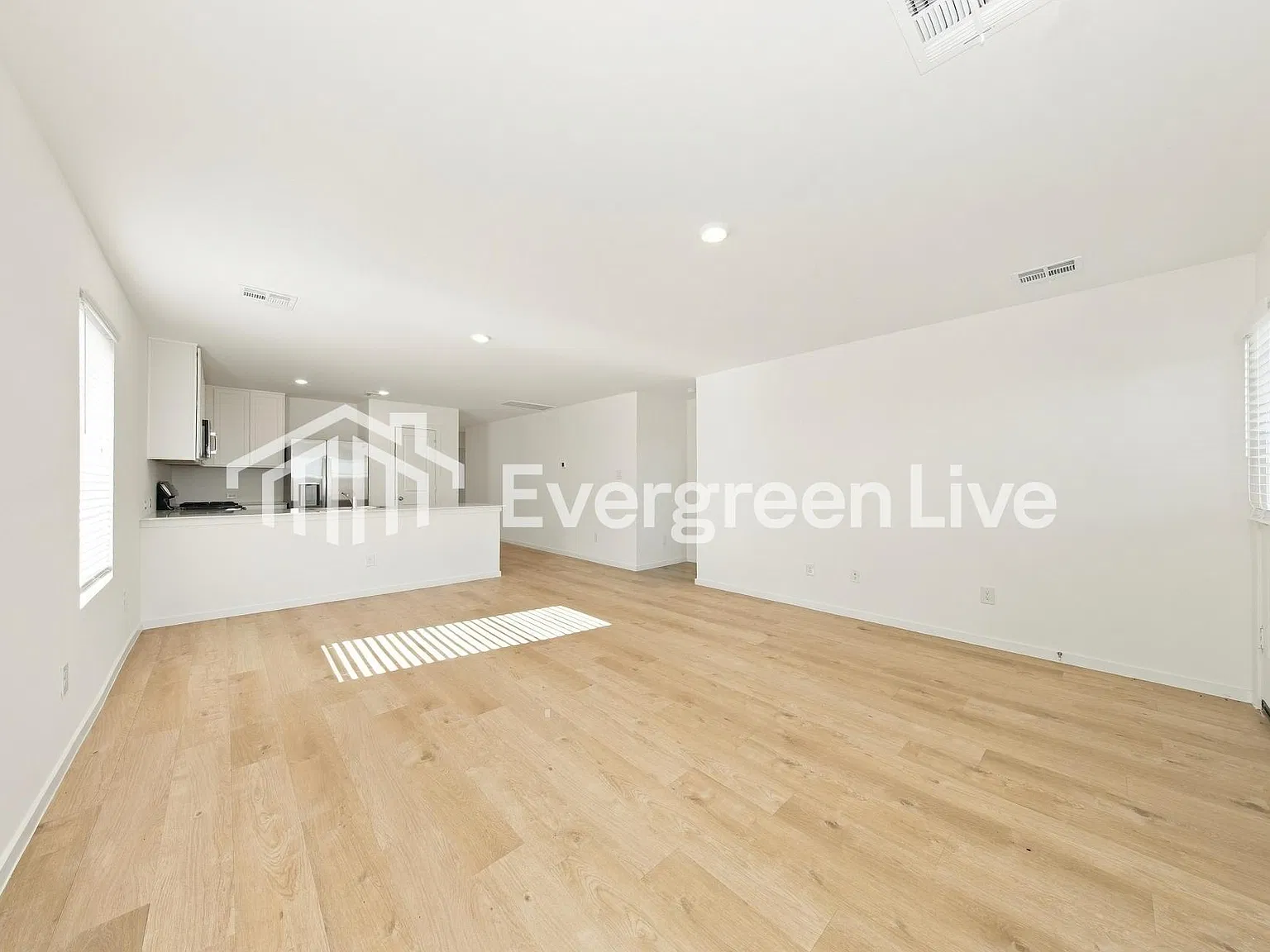 4 bed, 2.0 bath, 1459 sqft, $1,515 — Photo 4