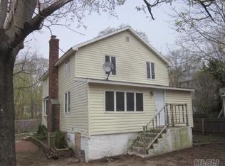 209 Magnolia Dr, Rocky Point, NY 11778