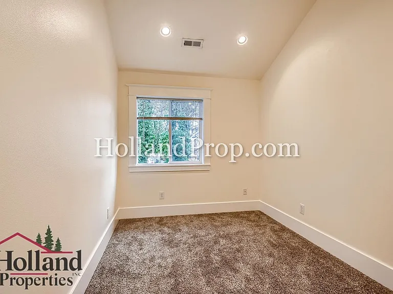 3228 SE Filbert St — Photo 18