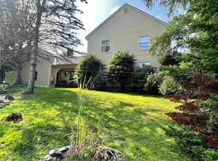 6 Upland Dr, Rutland, VT 05701