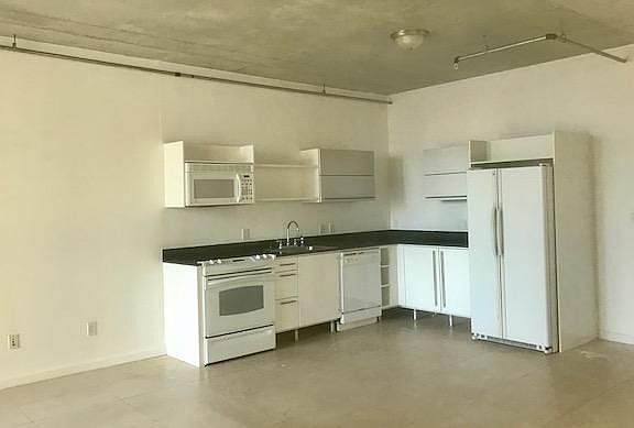 4th image of 690 SW 1st Ct APT 1425