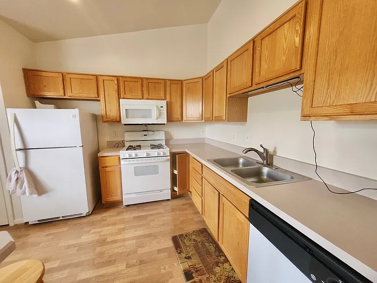 7505J Calderon Ct #J — Photo 6