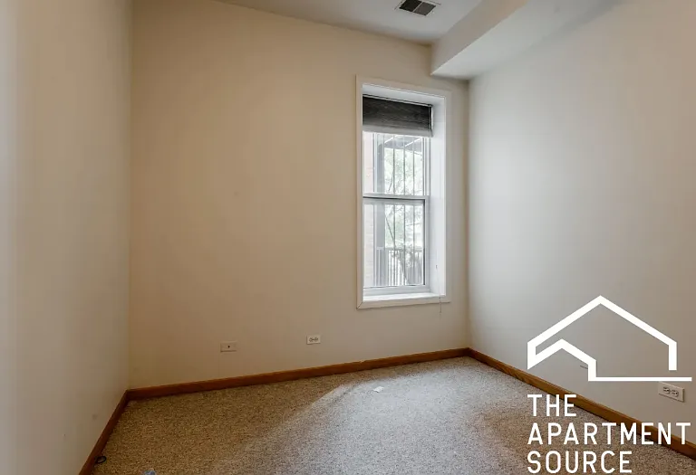 1452 N Leavitt St #2F — Photo 4