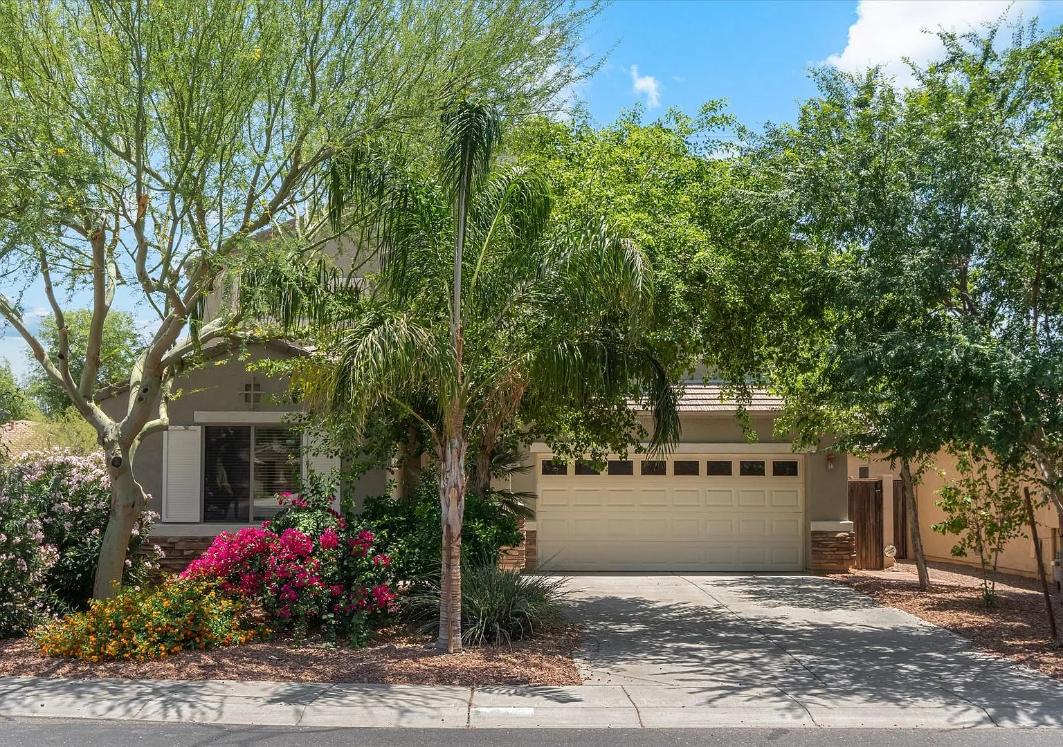 4-Bedroom, 3 Bath Single Family for Rent in Phoenix, AZ | Attached Garage & Private Pool! — Photo 2