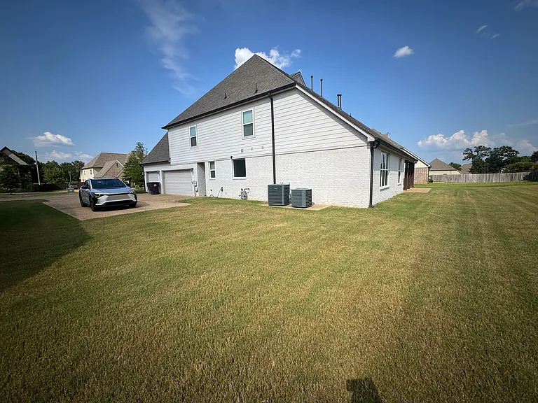 455 Tender Oaks Ln N — Photo 2