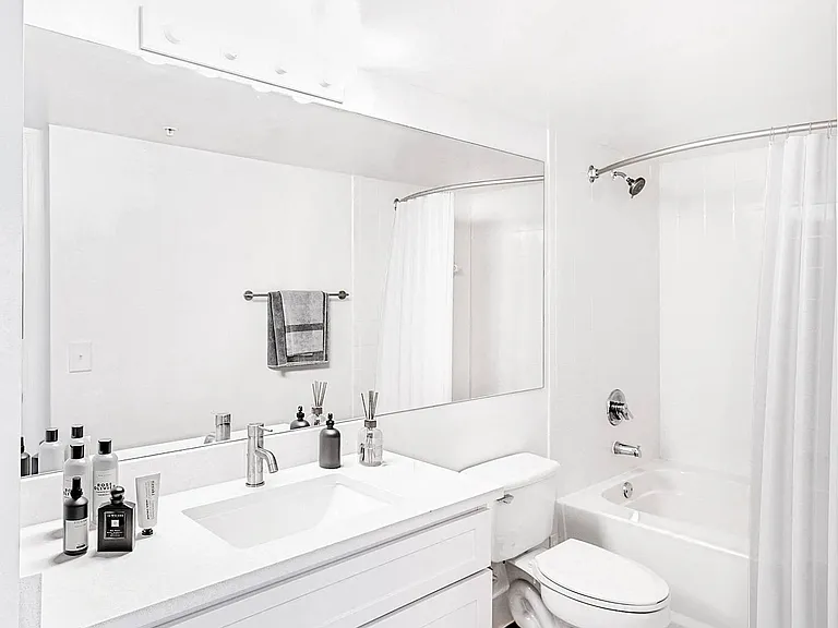 Gables Grand Plaza Apartments — Photo 41