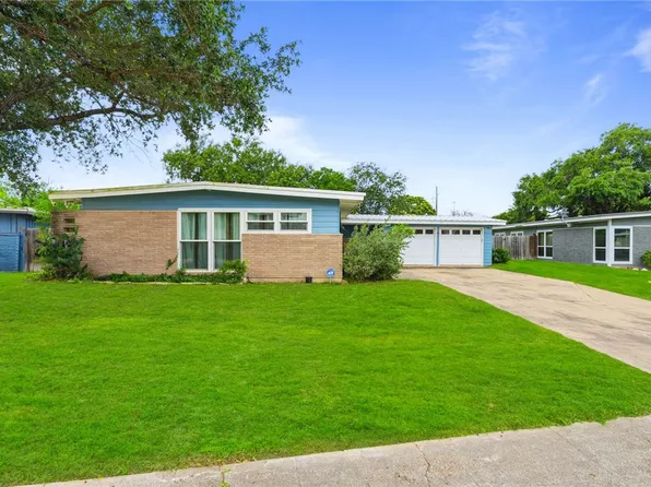 725 Santa Barbara Dr, Kingsville, TX 78363