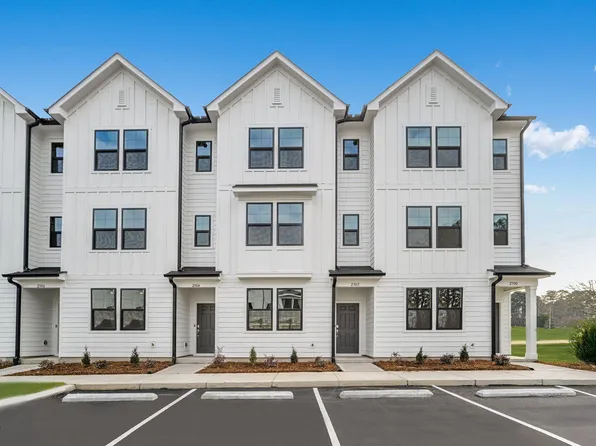 2302 Oakwood Meadows Ct, Raleigh, NC 27604