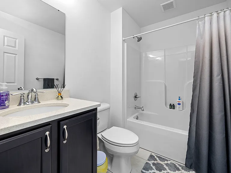 2717 S Waterside Ct — Photo 16