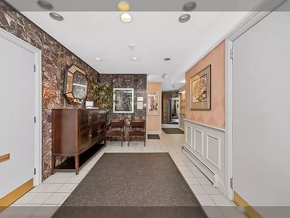 4th image of 1051 Beacon St Suite 514