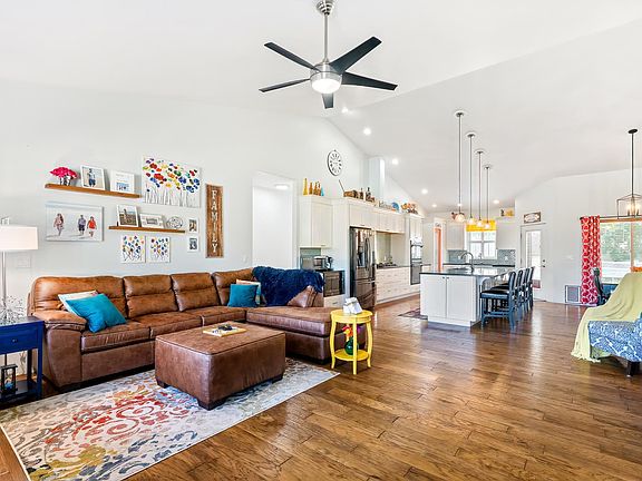 3rd image of 306 Oakwood Ave