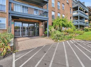 136 Kane St APT B10, West Hartford, CT 06119
