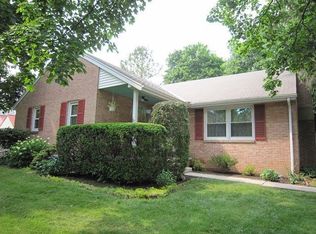 40 S 10th St, Akron, PA 17501