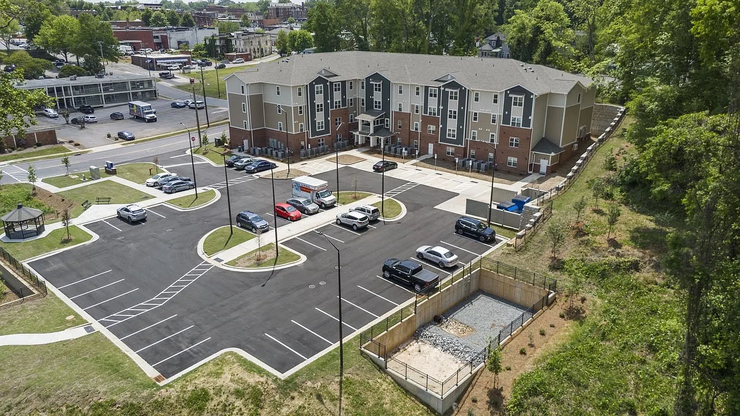 Bluebird Commons — Photo 3