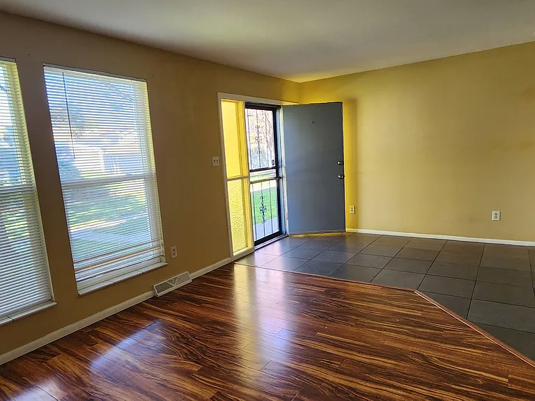 188 Paris Cir — Photo 3