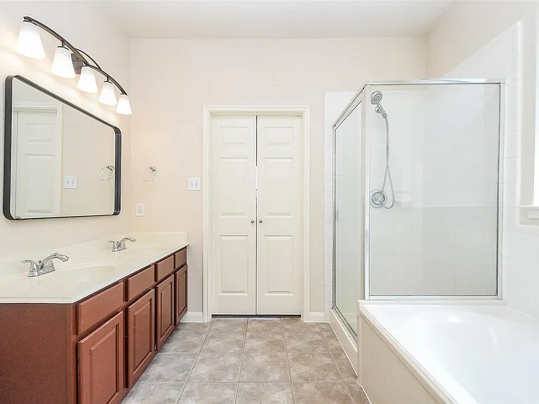 13111 Rippling Creek Ln — Photo 36