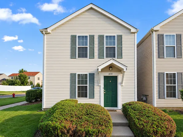 1651 Linden Park Ln, Aurora, IL 60504