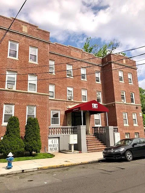 411 Myrtle Avenue — Photo 3