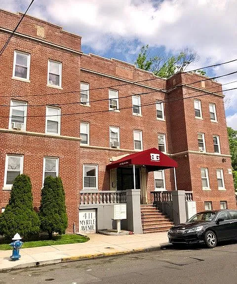 411 Myrtle Avenue — Photo 3