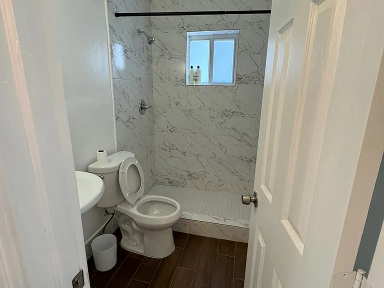 1361 SW 4th St #4 — Photo 6