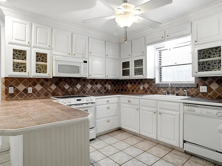 1812 Kynette Dr — Photo 7