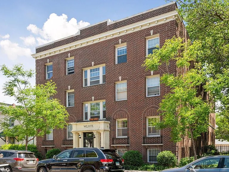 2733 Girard Ave S #205 — Photo 2