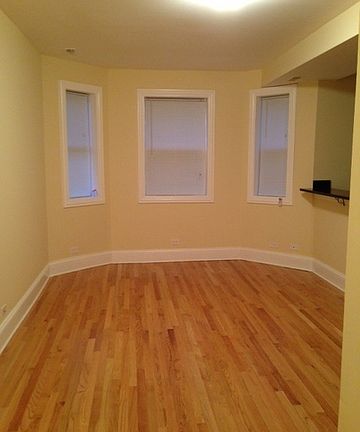 3rd image of 6315 N Artesian Ave #Ll