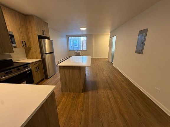 2nd image of 7357 N Winchester Ave #1R