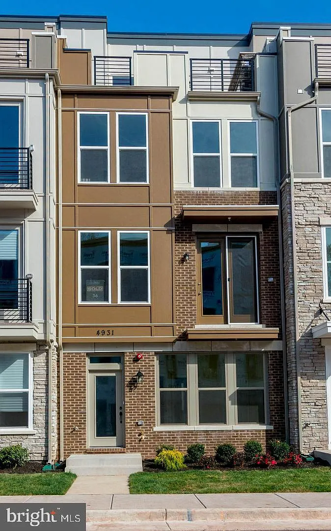 4 bed, 4.5 bath, 2220 sqft, $3,800 — Photo 1