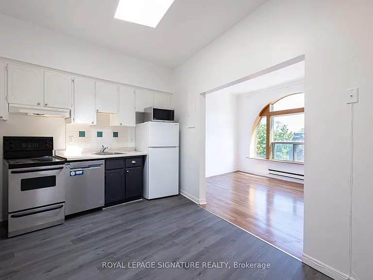 3040 Dundas St W #3 — Photo 4