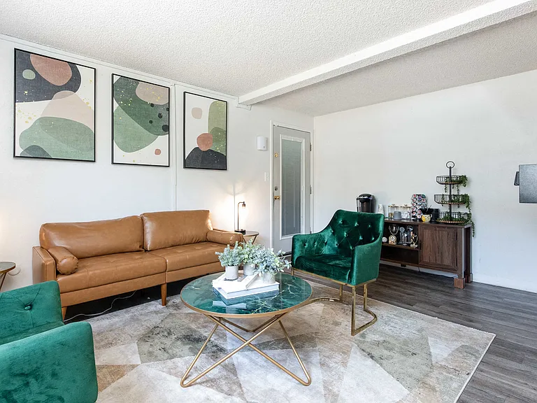 Carriage Green Apartments — Photo 5