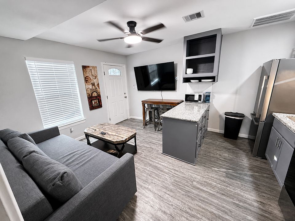 1st image of 3208 Holman St #3