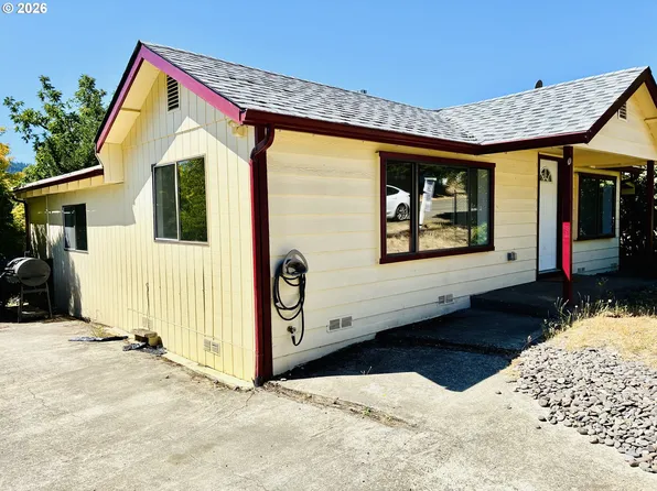 328 E 5th Ave, Sutherlin, OR 97479