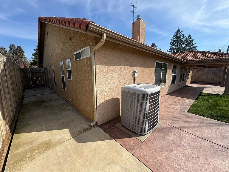 1031 N Crenshaw St — Photo 37