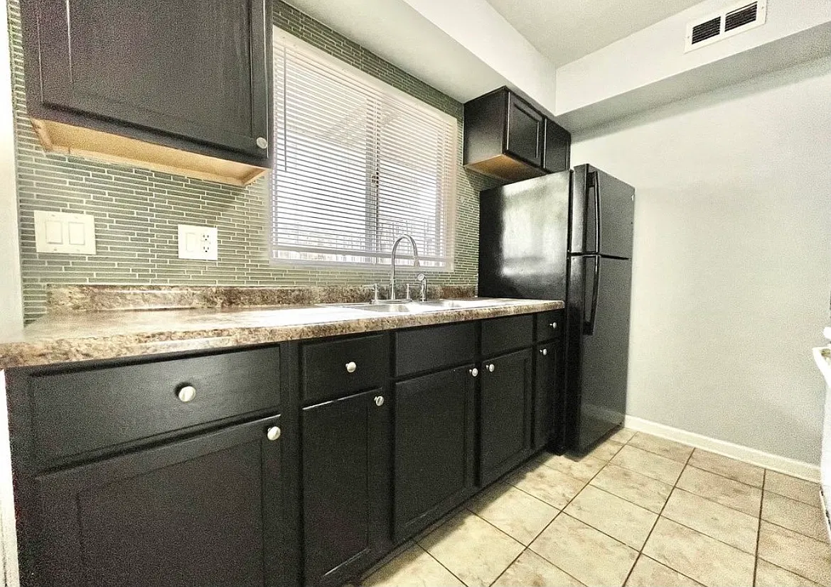 2 bed, 1.5 bath, 944 sqft, $2,300 — Photo 4