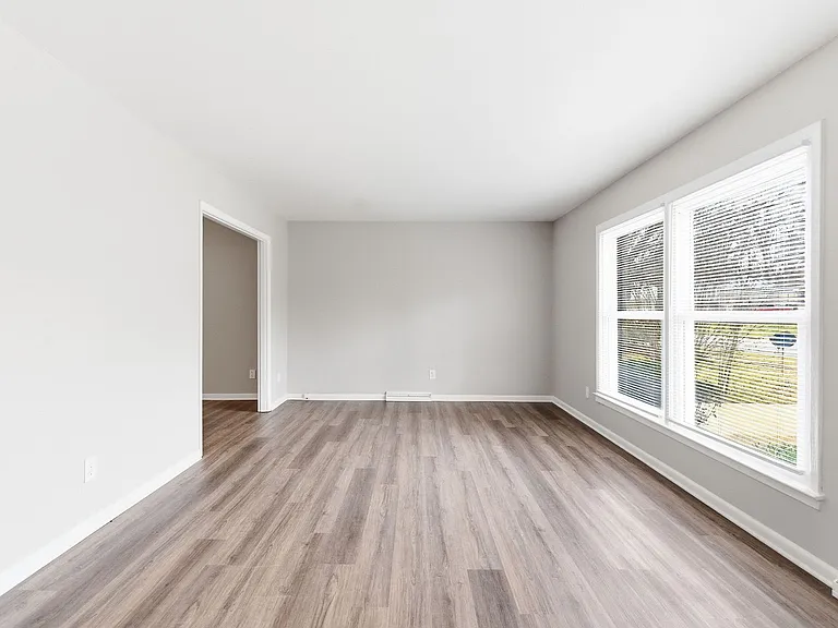 1456 London Dr — Photo 10