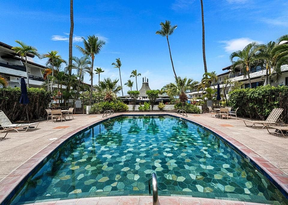 Casa De Emdeko Garden Pool.
