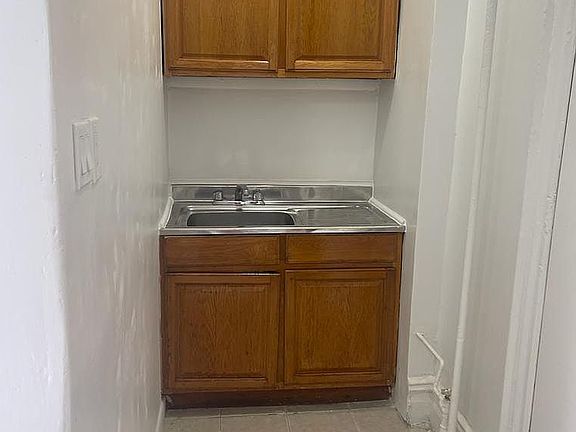 2nd image of 3128 Villa Ave APT 7