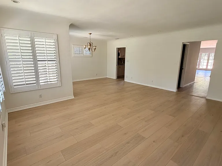 3247 Mills Ave — Photo 3